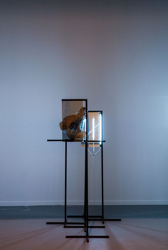 Pablo Rasgado. Afterimage (Reconstruction of a Head), 2014. Welded steel, fragments of sculpted figures, adhesive tape and fluorescent light, Dimensions variable