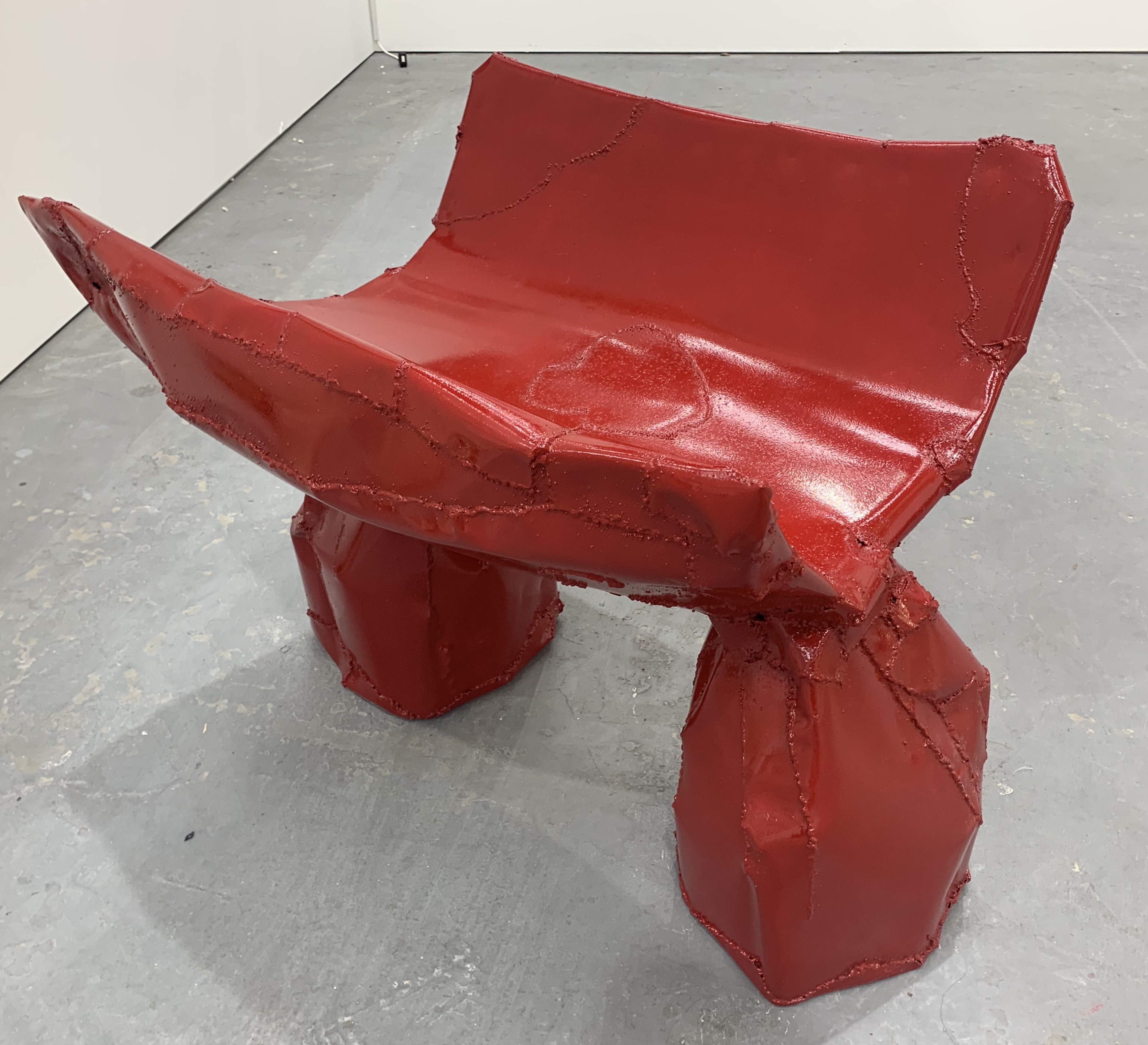 Jesse Pollock.<em>Troff on hoofs</em>, 2019. Mild steel, enamel paint, 29 1/2 x 35 3/8 x 23 5/8 inches (75 x 90 x 60 cm)