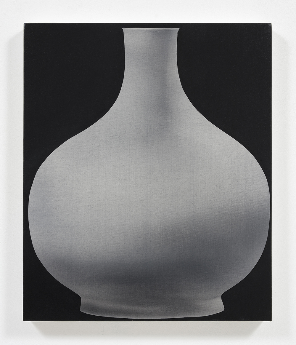Jingze Du. <em>Vase</em>, 2021. Oil on canvas, 23 3/4 x 19 3/4 inches (60.3 x 50.2 cm)